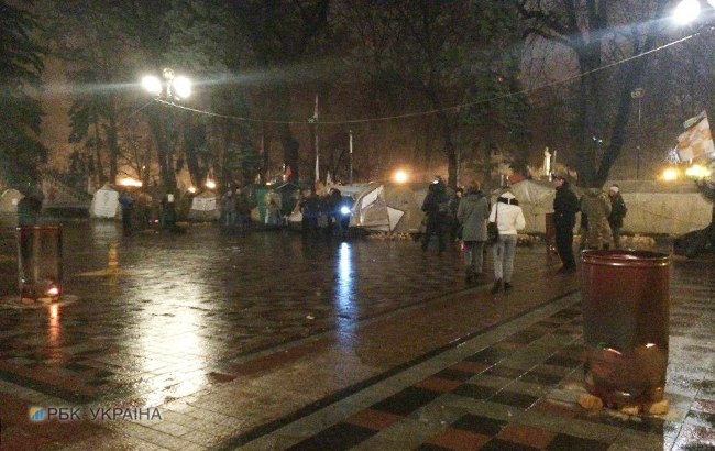 &quot;Віче&quot; під Радою зібрало не більше 150 активістів